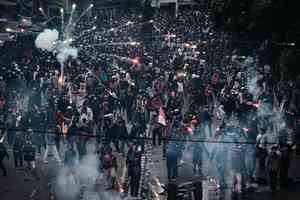 印尼首都抗議升級 一民眾遭裝甲車輾斃