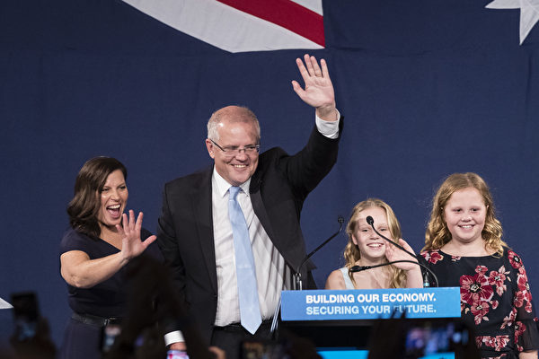 當地時間周六午夜，澳洲總理莫里森（Scott Morrison）領導的保守派聯盟黨（由自由黨和國家黨聯盟）贏得國會大選，他稱這是個「奇蹟」。（Brook Mitchell/Getty Images）