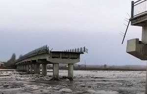 遭冰排碰撞 哈爾濱方正縣新興大橋橋墩坍塌