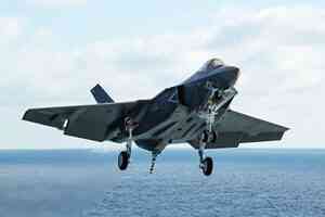 美軍F-35戰機在加州墜毀 飛行員安全彈射