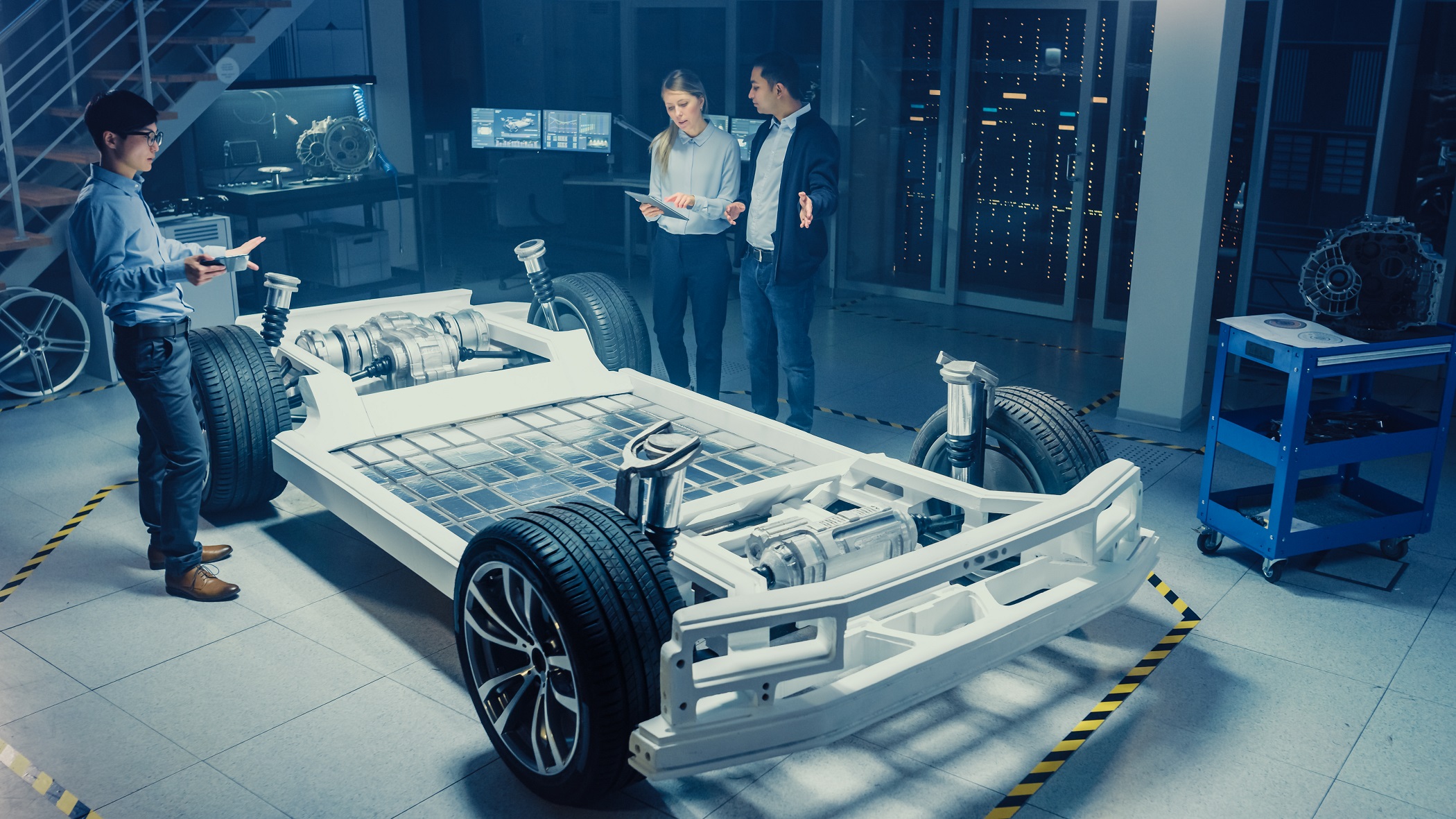 為提升電動汽車的效能，特斯拉和其它廠商開始將電池融入汽車的機械設計中。此圖為電動汽車及其底盤電池的示意圖。（ShutterStock）