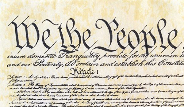 美國憲法開篇序言的正面特寫。（Tribune Content Agency）
