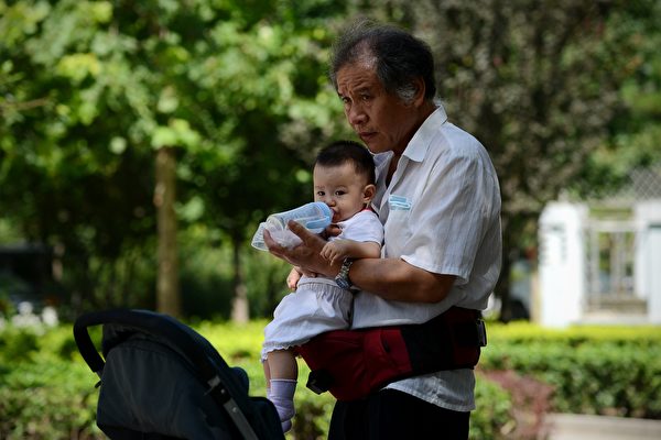 1月17日中共官方公佈數據，2019年中國大陸總人口數為14億5萬人，2019年人口出生率降至1949年以來最低水平，新生嬰兒則創下「大躍進」以來新低，勞動力人口數量持續下降；老齡化程度會進一步加劇。（Getty Images）