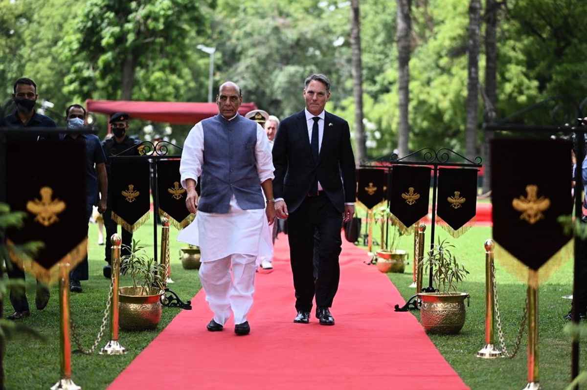   2022年6月22日，正在印度訪問的澳洲副總理兼防長理查德‧馬爾斯（Richard Marles）（圖右）與印度防長Shri Rajnath Singh在新德里舉行了會晤。雙方承諾深化合作，應對中共的軍事擴張。（澳洲國防部）