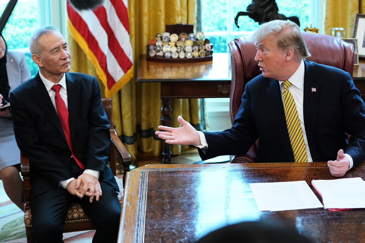 2019年4月4日，美國總統特朗普在白宮接見中共副總理劉鶴。（Chip Somodevilla/Getty Images）