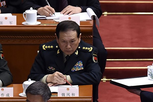 中共國防部2022年7月31日在北京舉行八一招待會,國防部長魏鳳和在講話中隻字未提南海和台海,以及主權、統一等字眼,反宣稱,祝願中共軍隊「同世界各國軍隊友誼長青」。觀察人士認為或代表中共最高層「不戰」聲音。中共國防部長魏鳳和資料圖。(Wang Zhao/AFP/Getty Images)
