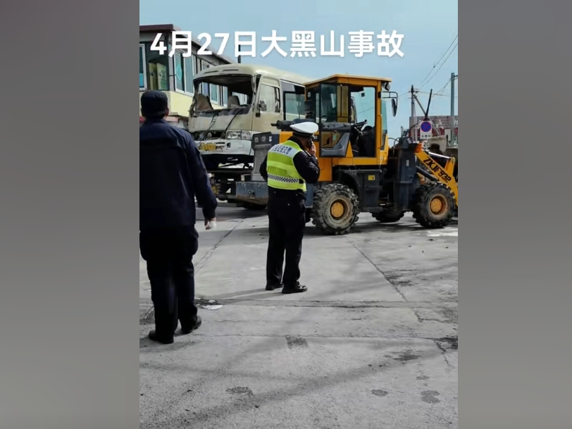 大連景區擺渡車撞上電動門 遊客講述驚險瞬間