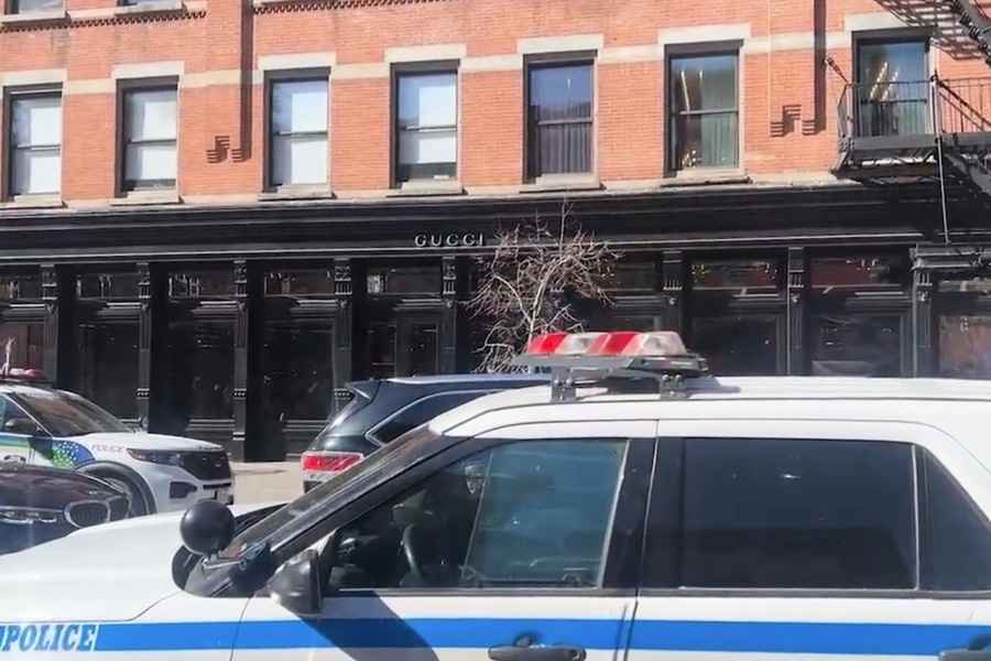 紐約曼哈頓Gucci專門店 光天化日遭持槍搶劫