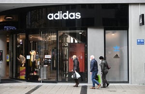封鎖重創生意 德國Adidas去年利潤大跌78%