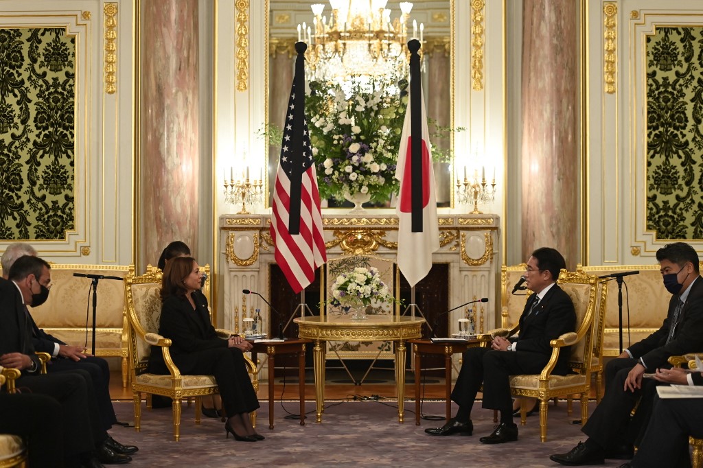 2022年9月26日，美國副總統賀錦麗和日本首相岸田文雄在東京會晤。（David Mareuil/POOL/AFP）