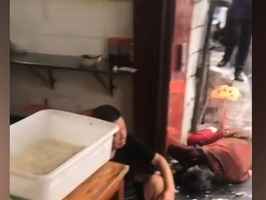 湖南一轎車衝進餛飩店 致1人死亡2人傷