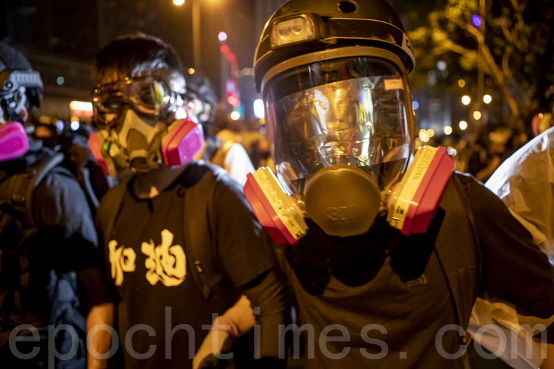 不再畏懼警暴 香港年輕人從和理非變勇武派