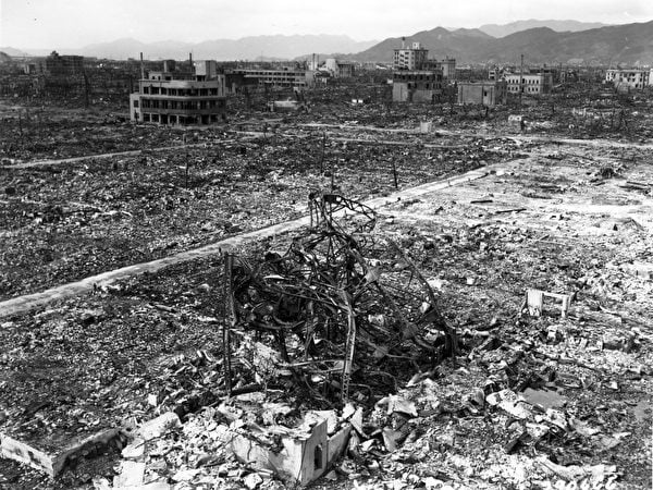 1945年8月9日，日本長崎在原子彈爆炸後變成一片廢墟。（MPI/Getty Images）
