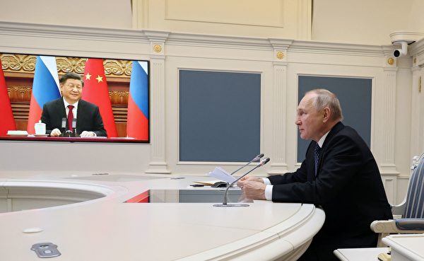 2022年12月30日下午，習近平（屏幕中）和普京進行視像會晤。（Mikhail Klimentyev/SPUTNIK/AFP via Getty Images）