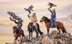 【圖輯】蒙古馴鷹獵人與猛禽之間的珍貴情誼