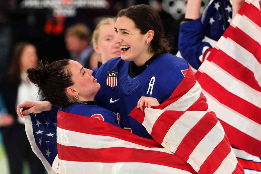 美國女子冰球隊冬奧奪金 擊敗加拿大