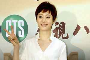 孫儷攜女兒遊巴黎 母女同款造型好有愛