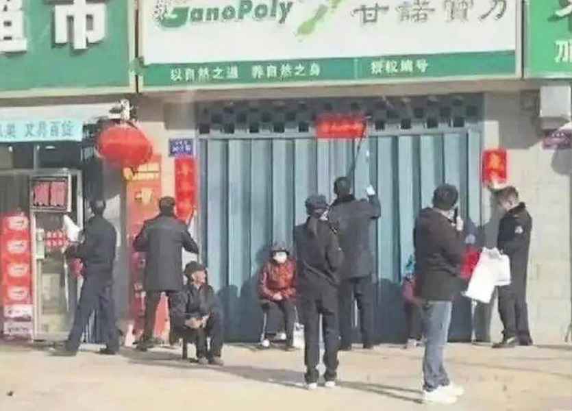 徐州城管上街挨家撕春聯 爆料人遭跨省騷擾