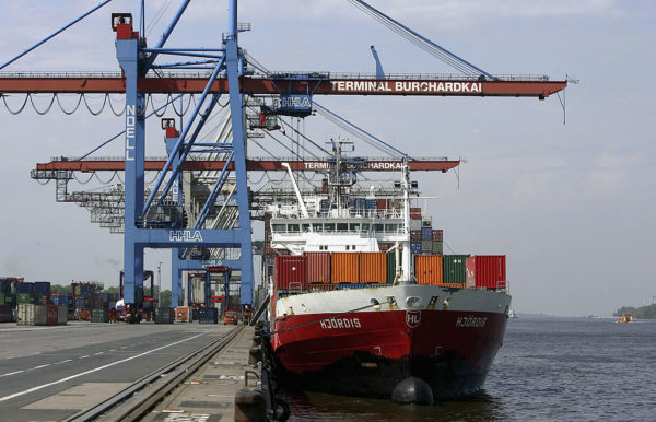 德國政界和非政府組織呼籲加強管理德國對中國出口的軍民兩用品。圖為德國漢堡港資料照。（Andreas Rentz/Getty Images）