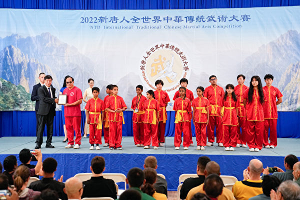 武術大賽｜帶團隊參賽受表彰武師：新唐人比賽傳統和專業