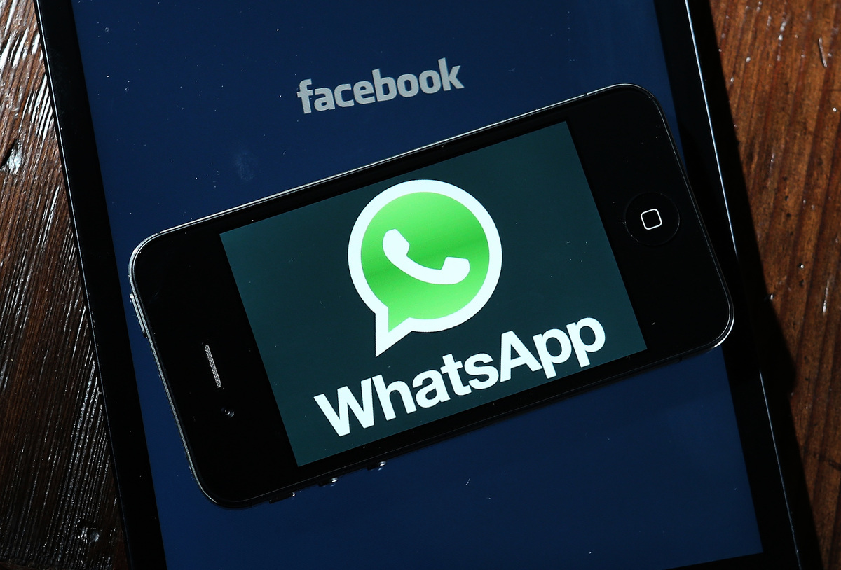 WhatsApp近日強制用戶從5月15日開始與母公司Facebook共享用戶資料。（Justin Sullivan/Getty Images）