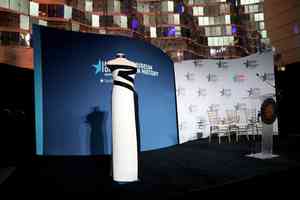 美國第一夫人將第二套就職禮服捐贈博物館