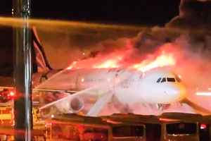 釜山航空飛香港客機 起飛前在金海機場起火 176人緊急逃生