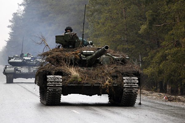 2022年2月26日，俄羅斯國防部下令對烏克蘭發動全面進攻。烏克蘭在總統的帶領下，誓言保衛國家。圖為烏克蘭坦克。（Anatolii Stepanov/AFP）
