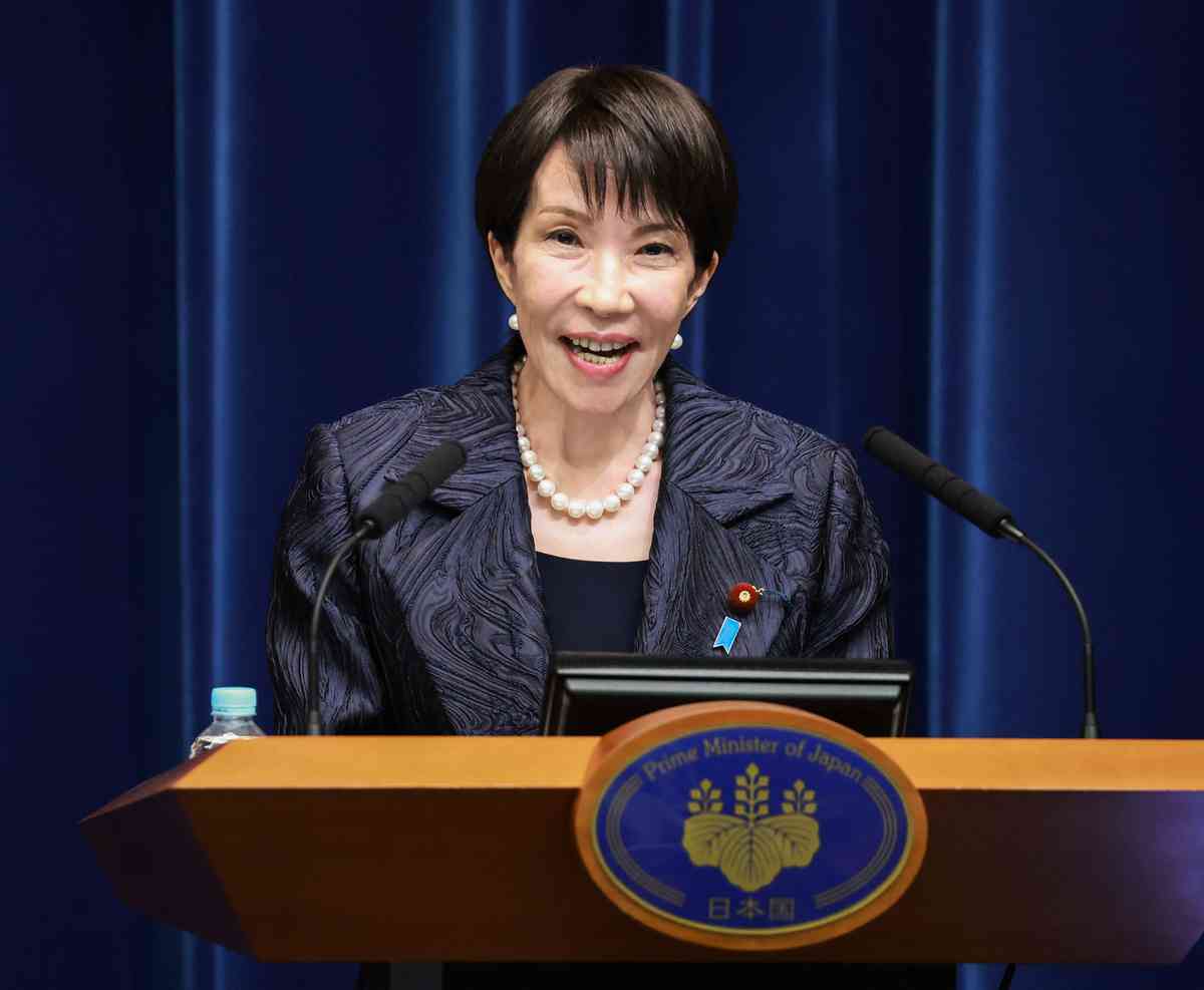 日本新任首相高市早苗於2025年10月21日在東京首相官邸舉行就任後首次記者會。(STR/JIJI Press/AFP via Getty Images)