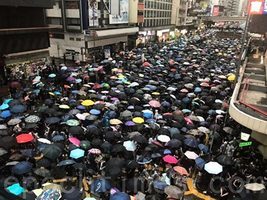 【十字路口】香港和平度過凶險 中共陷困局