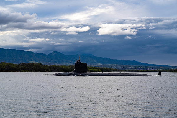 9月1日，美軍的維珍尼亞級攻擊潛艇密蘇里號（SSN 780）離開珍珠港的希卡姆聯合基地，部署到第7艦隊區域。（美國海軍）