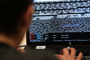 黑客攻擊華為競爭對手 中共大量盜西方技術