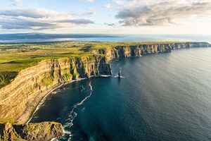 歐洲最高的懸崖在愛爾蘭 旅客睇見腳仔軟