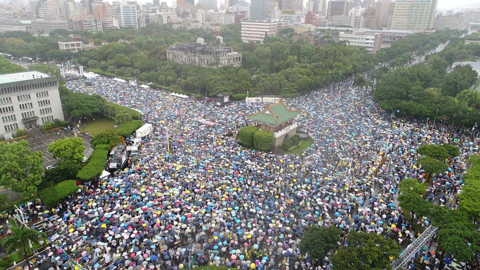 台灣反紅媒遊行 時代力量：有數十萬人上街