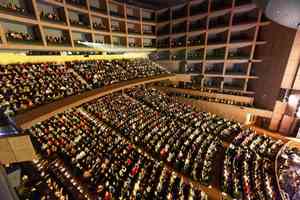 「神韻復興對神的信仰」法國蒙城連9場爆滿