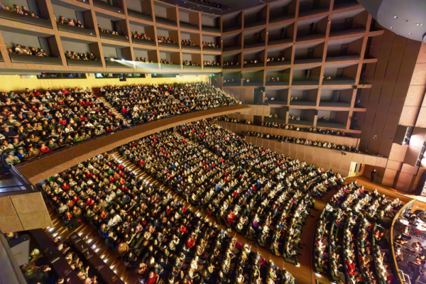 「神韻復興對神的信仰」法國蒙城連9場爆滿