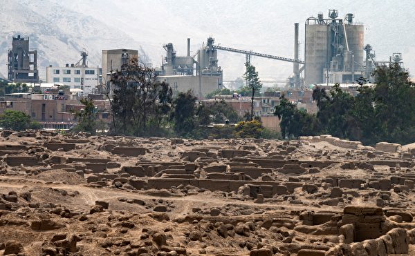 2021年11月30日,秘魯,「卡哈馬爾基利亞」(Cajamarquilla)考古遺蹟,先前此地發現了一具約800至1,200年歷史的木乃伊。(Cris Bouroncle/AFP via Getty Images)