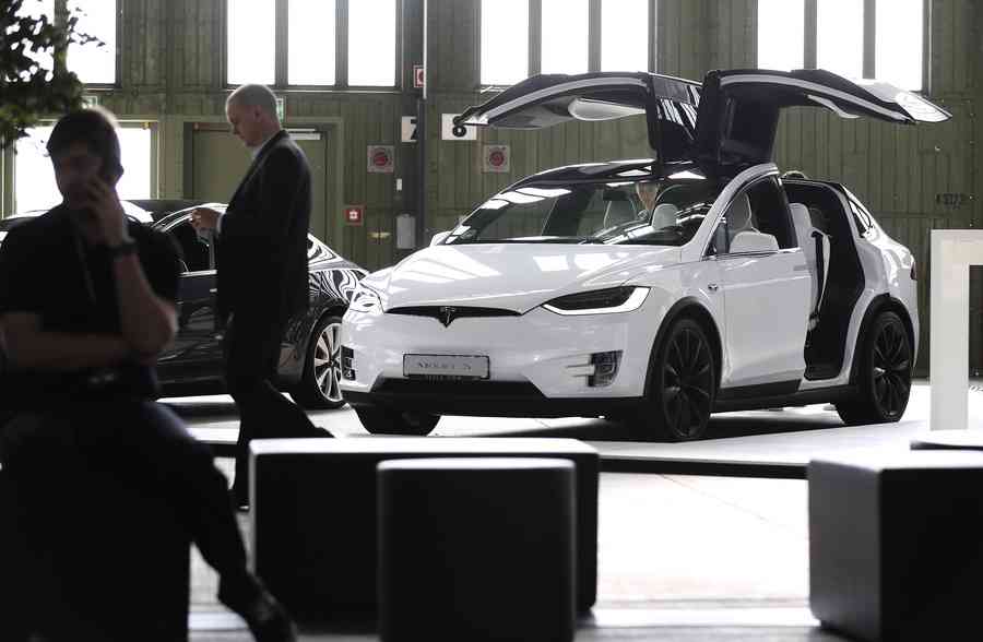 陸女涉在美國Tesla展廳詐騙而被捕