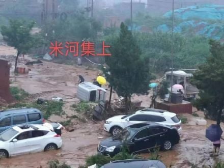 連日來，鄭州遭遇暴雨襲擊，多地災情慘重。其中鞏義米河鎮被洪水淹沒。圖為洪水退去後，到處一片狼藉。（網絡圖片）