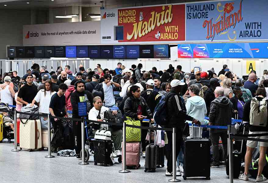 英國空管重大故障後恢復 數十萬旅客仍受影響