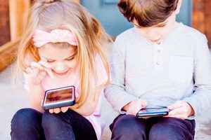【名家專欄】人人看手機時代怎樣看護兒童？