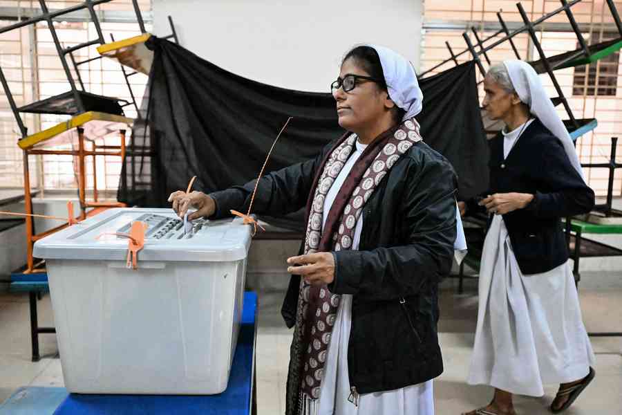 孟加拉舉行關鍵性大選與公投 以決定國家未來