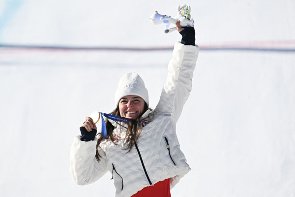美選手約翰遜獲冬奧高山滑雪女子滑降賽冠軍