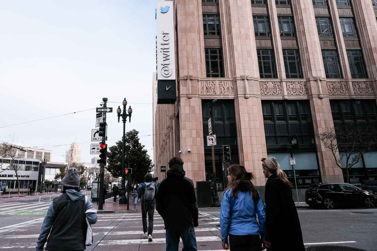 2022年11月4日，位於加州三藩市的推特（Twitter）總部遠景圖。推特據報當天開始在各部門裁員。據說新老闆馬斯克（Elon Musk）希望裁掉公司一半左右的員工。（David Odisho/Getty Images）