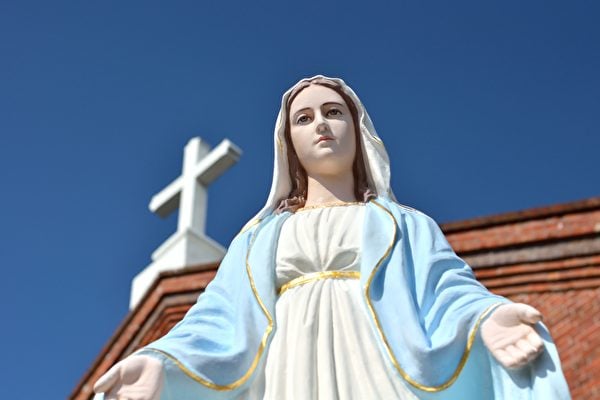 最近，意大利南方小鎮卡爾米亞諾（Carmiano）發生聖母瑪利亞雕像流出血淚的事件。為甚麼聖像會流淚，神佛是在給世人傳遞甚麼樣的訊息呢？圖為聖母瑪利亞雕像示意圖。（Shutterstock）