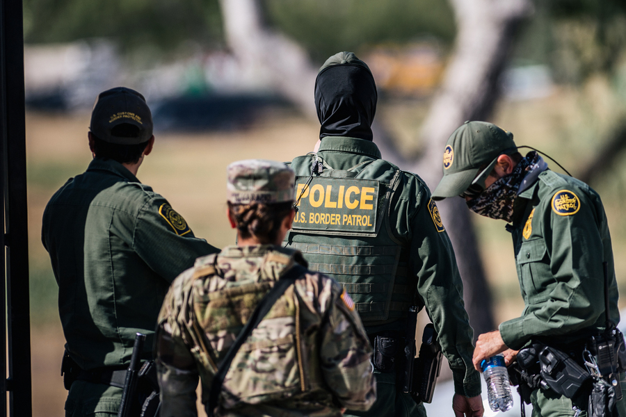 美國民兵進駐德州邊境郡 幫助阻止非法移民