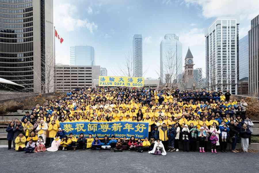 多倫多法輪功學員恭祝李洪志大師新年好
