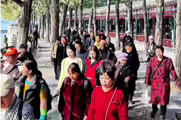 北京遊客5天刷證15次 民嘆猶如戴電子鐐銬