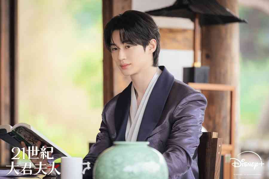 邊佑錫搭高鐵沒戴口罩 全程竟無人認出