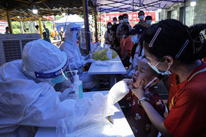廣州疫情升級 大量醫護人員前往支援